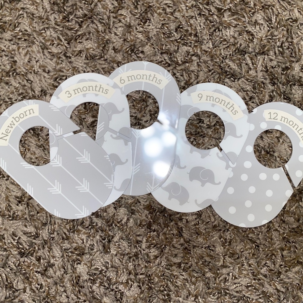 Baby month clothing organizer